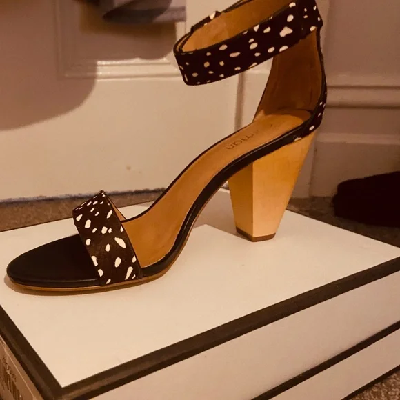 Leopard Gorman Heels. - Picture 3 of 3